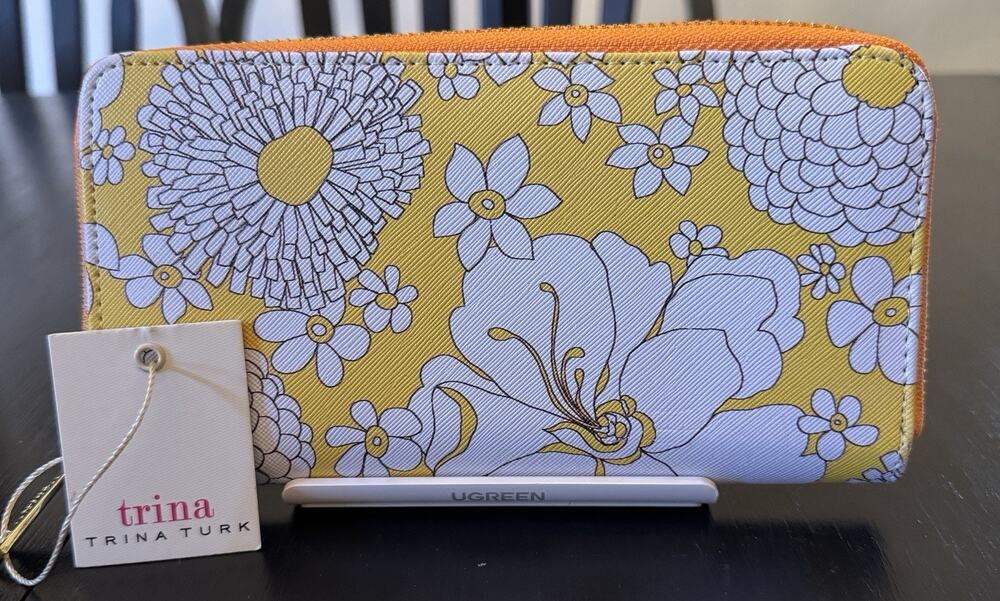 NWT Trina Turk Faux Leather Floral Daisy Zip Around Wallet $48 Yellow